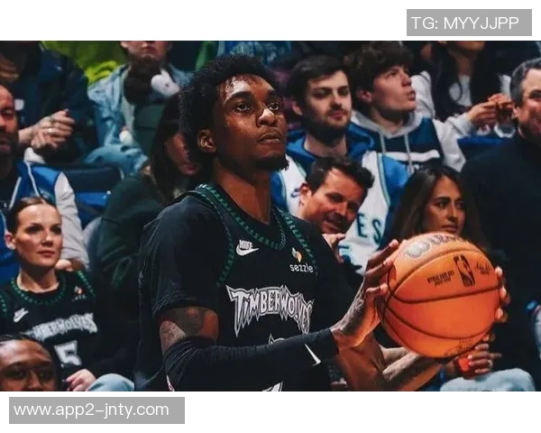 戈贝尔恶意肘击马威被判二级犯规直接驱逐出场引发热议